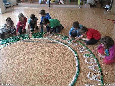 Logo Zbrašovských aragonitových jeskyní z vršků od PETlahví