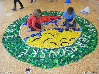 Logo Zbrašovských aragonitových jeskyní z vršků od PETlahví