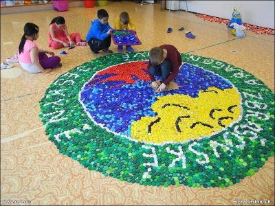 Logo Zbrašovských aragonitových jeskyní z vršků od PETlahví