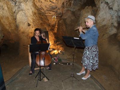 Hudební doprovod v podání Tamary Foltýnkové a Petry Kališové Václavíkové.