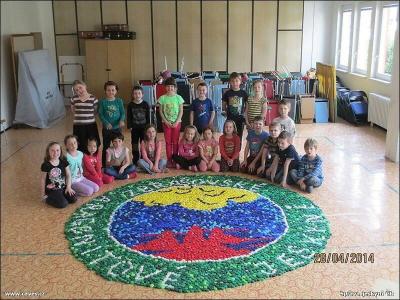 Logo Zbrašovských aragonitových jeskyní z vršků od PETlahví