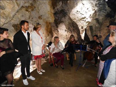 Hudební doprovod obstaralo půvabné instrumentální trio ze ZUŠ Hranice.