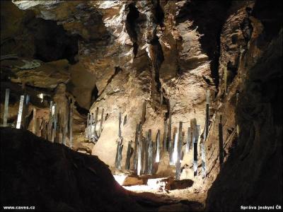 Zrcadlový déšť byl vytvořen přímo pro konkrétní zákoutí Mramorové síně.