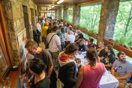 Výstava Světlo sklem Ondřeje Strnadela, léto 2023