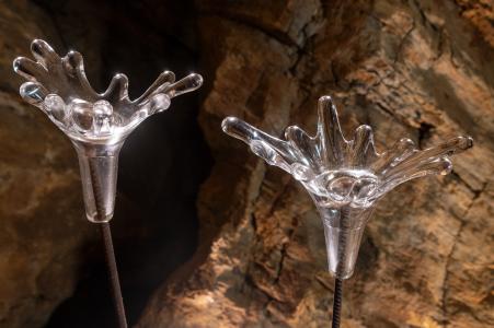 Výstava Voda/Sklo/Voda ve Zbrašovských aragonitových jeskyních