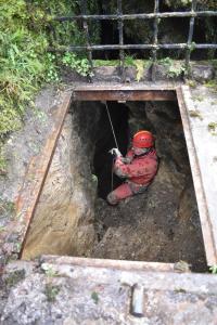 Revize objevného komínu. Foto Slavomír Černý