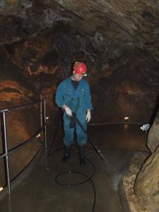 Umývání jeskyně. Foto Slavomír Černý