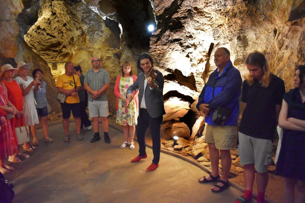 Pod hladinou ve Zbrašovských jeskyních, vernisáž, 30. 6. 2026