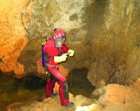 odběr vzorků ve Zbrašovských jeskyních